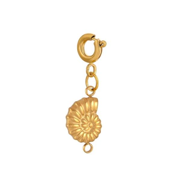 Bague à Breloques Ammonite Dorée avec Coquillage Élégant