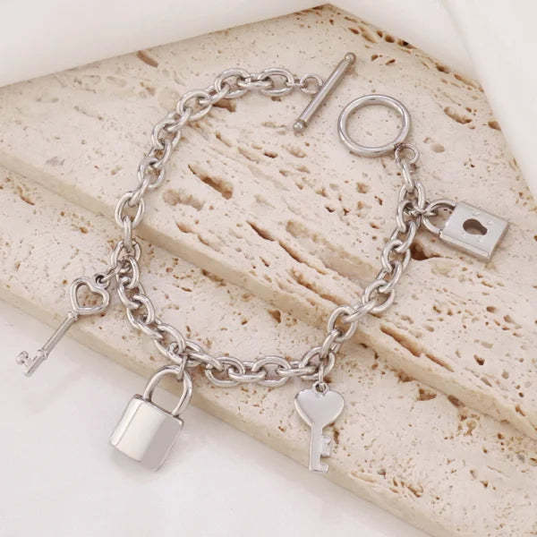 Bracelet Breloque Argenté Cadenas d'Amour