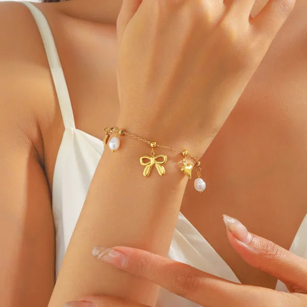 Bracelet à Breloques Doré avec Noeud Papillon