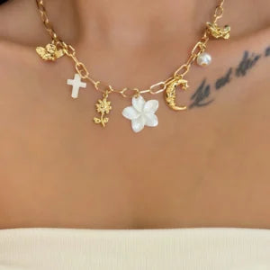 Collier à breloques Fleur Blanche Nacrée