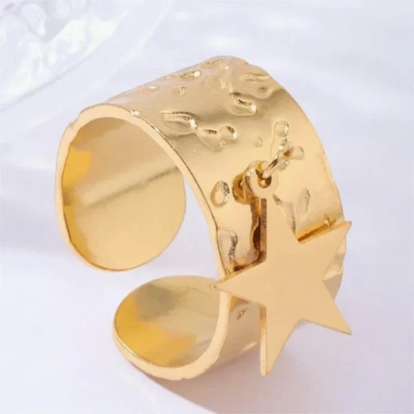 Bague Breloques Étoile Dorée Élégante