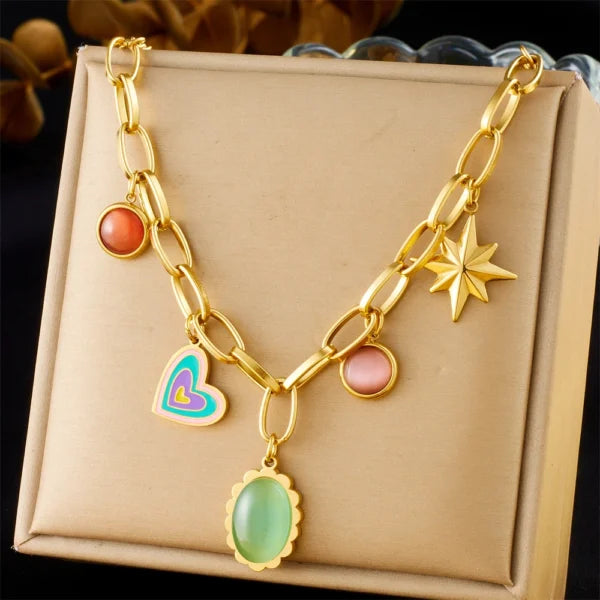 Collier Breloque avec Pierre Verte Dorée