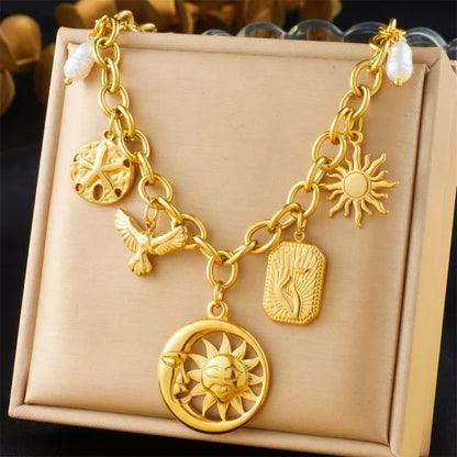 Collier Breloque Soleil Rayonnant et Lune Mystique