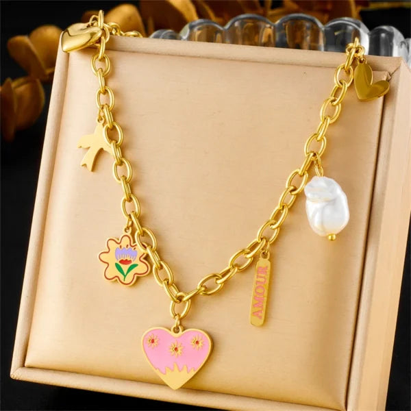Collier Breloque Doré avec Cœur Rose