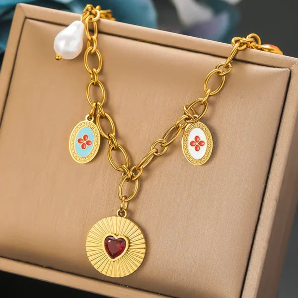 Collier Breloque Doré avec Cœur Grenat
