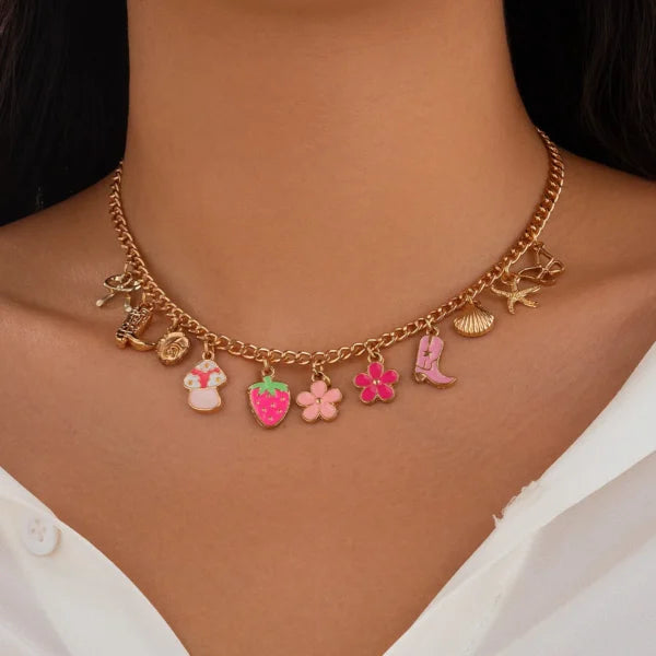 Collier à Breloques Fleurs et Fraises Dorées