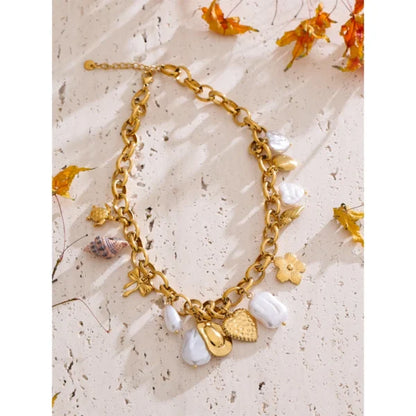 Collier Breloques Dorées avec Perles Blanches