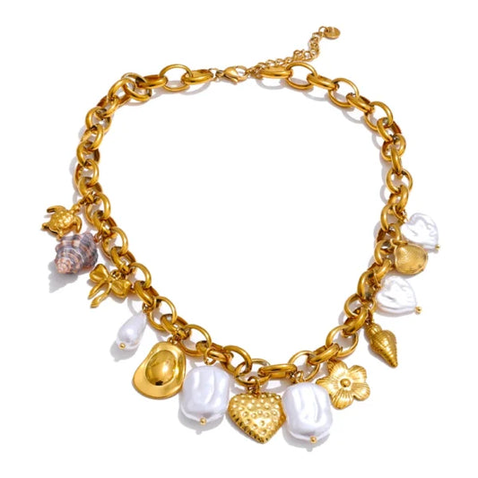 Collier Breloques Dorées avec Perles Blanches