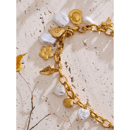 Collier Breloques Dorées avec Perles Blanches
