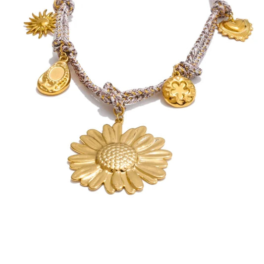 Collier à Breloques Florales Dorées sur Corde